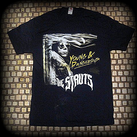 STRUTS  - Young & Dangerous -T- Shirt